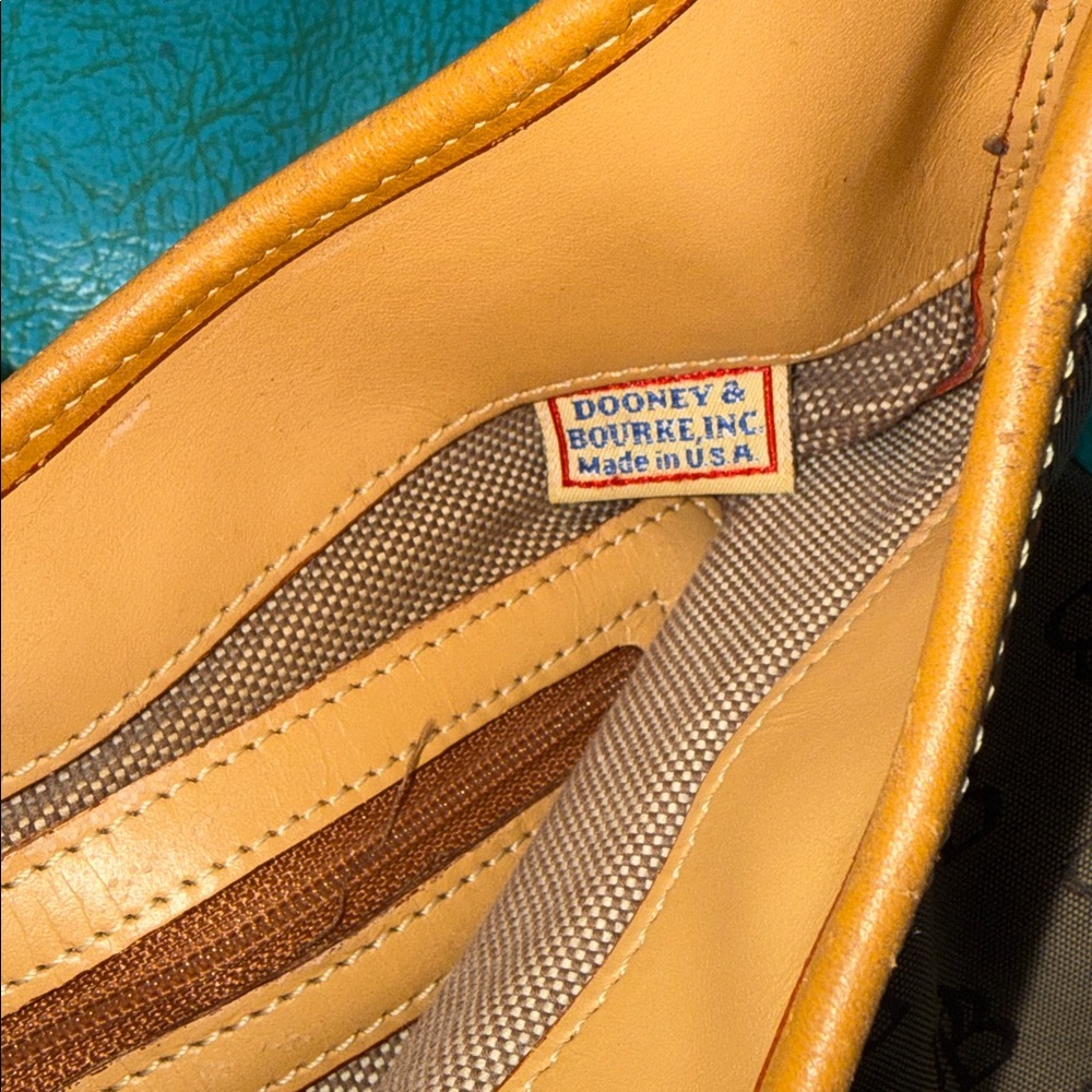 Vintage Dooney & Bourke Signature Crescent Canvas Logo Shoulder Bag Classic Y2K - Picture 6 of 16